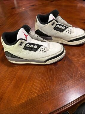 Nike Jordan 3 Grey Cement Sneakers. Size 5.5Y 
Gently used. DM0967-106